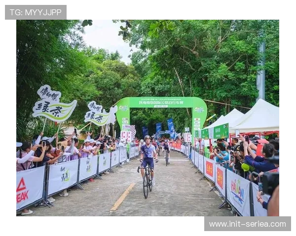 海南1000赛事进入第三日，经典车与新能源车完成琼海至三亚远征赛段